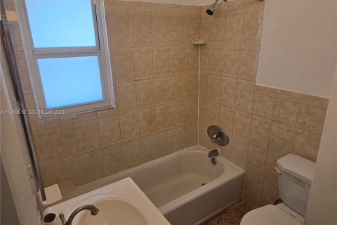 Снять в аренду виллу или дом в Холливуд, Флорида 1 спальня, 737.18м2, № 2000682 - фото 13