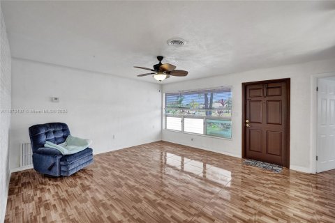 Villa ou maison à vendre à Hollywood, Floride: 3 chambres, 163.23 m2 № 1898106 - photo 17