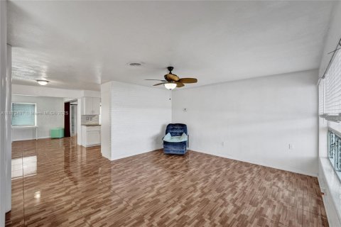 Villa ou maison à vendre à Hollywood, Floride: 3 chambres, 163.23 m2 № 1898106 - photo 15