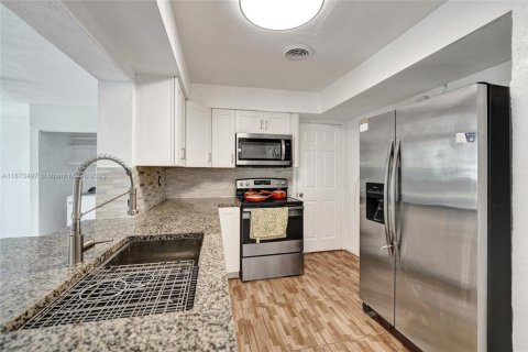 Villa ou maison à vendre à Hollywood, Floride: 3 chambres, 163.23 m2 № 1898106 - photo 26