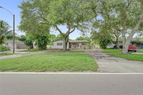 Villa ou maison à vendre à Hollywood, Floride: 3 chambres, 163.23 m2 № 1898106 - photo 5