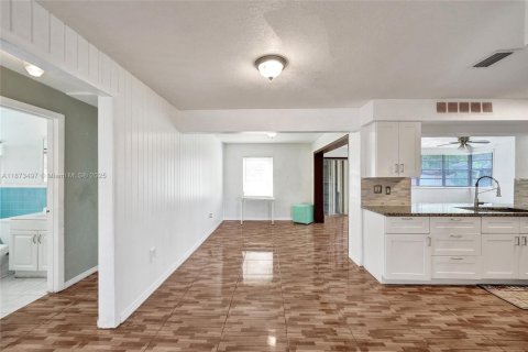 Villa ou maison à vendre à Hollywood, Floride: 3 chambres, 163.23 m2 № 1898106 - photo 23