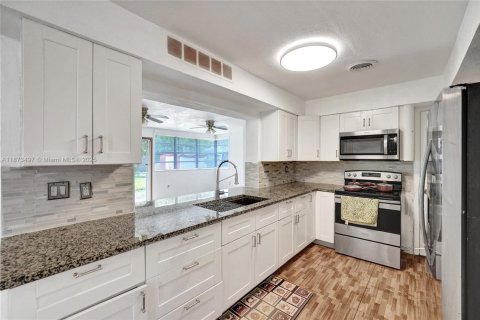 Villa ou maison à vendre à Hollywood, Floride: 3 chambres, 163.23 m2 № 1898106 - photo 1