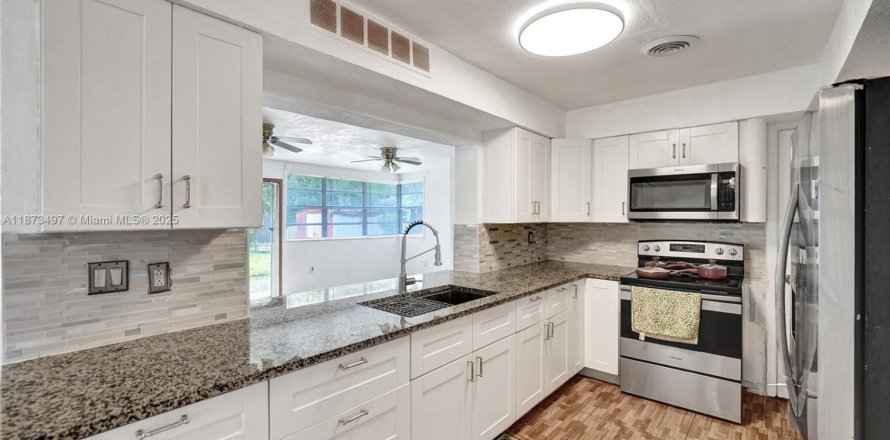 Casa en Hollywood, Florida 3 dormitorios, 163.23 m2 № 1898106