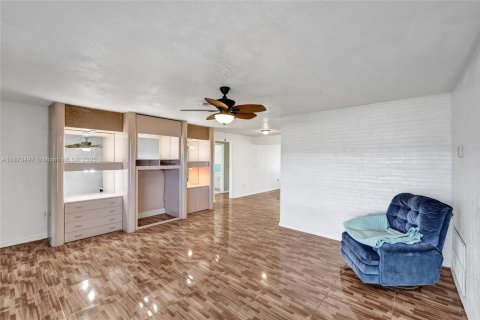 Villa ou maison à vendre à Hollywood, Floride: 3 chambres, 163.23 m2 № 1898106 - photo 21