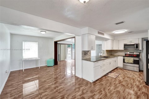 Villa ou maison à vendre à Hollywood, Floride: 3 chambres, 163.23 m2 № 1898106 - photo 24