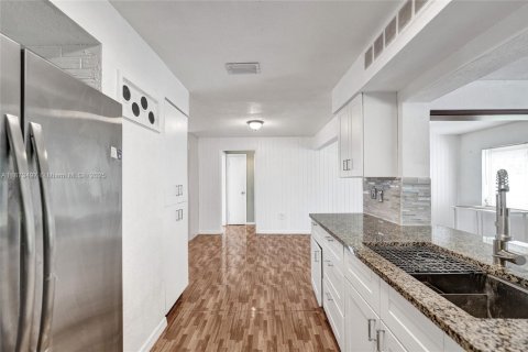 Villa ou maison à vendre à Hollywood, Floride: 3 chambres, 163.23 m2 № 1898106 - photo 30