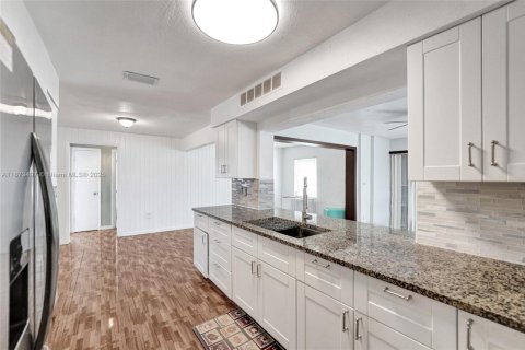 Villa ou maison à vendre à Hollywood, Floride: 3 chambres, 163.23 m2 № 1898106 - photo 29