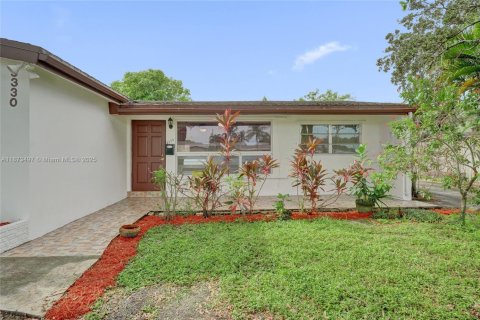 Villa ou maison à vendre à Hollywood, Floride: 3 chambres, 163.23 m2 № 1898106 - photo 10