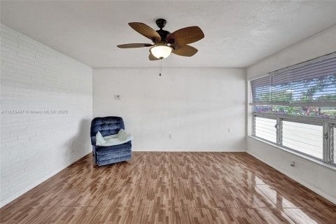 Villa ou maison à vendre à Hollywood, Floride: 3 chambres, 163.23 m2 № 1898106 - photo 16