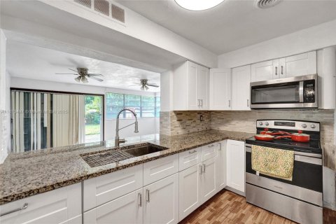 Villa ou maison à vendre à Hollywood, Floride: 3 chambres, 163.23 m2 № 1898106 - photo 27