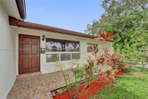 Villa ou maison à vendre à Hollywood, Floride: 3 chambres, 163.23 m2 № 1898106 - photo 12