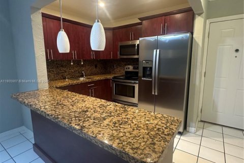 Condominio en alquiler en Hialeah, Florida, 1 dormitorio, 62.99 m2 № 1963326 - foto 1