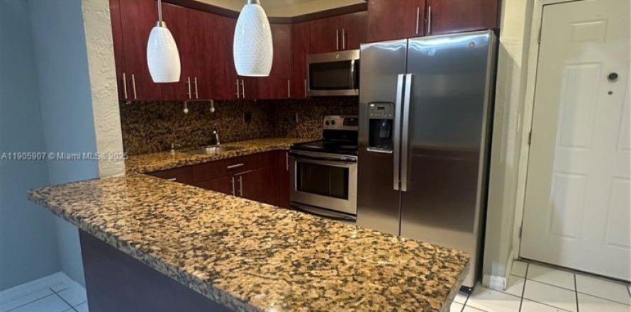 Condominio en Hialeah, Florida, 1 dormitorio  № 1963326