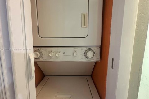 Condominio en alquiler en Hialeah, Florida, 1 dormitorio, 62.99 m2 № 1963326 - foto 10