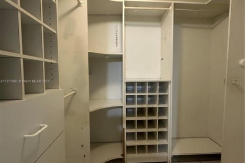 Condominio en alquiler en Hialeah, Florida, 1 dormitorio, 62.99 m2 № 1963326 - foto 6