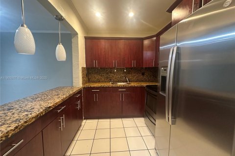 Condominio en alquiler en Hialeah, Florida, 1 dormitorio, 62.99 m2 № 1963326 - foto 4