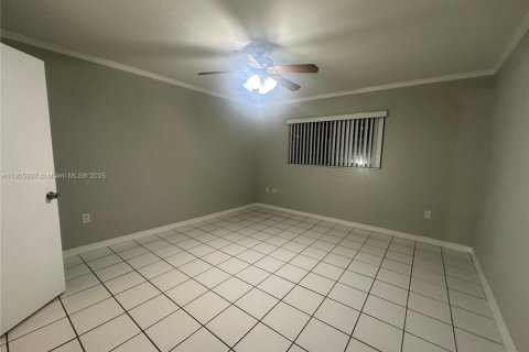 Condominio en alquiler en Hialeah, Florida, 1 dormitorio, 62.99 m2 № 1963326 - foto 5