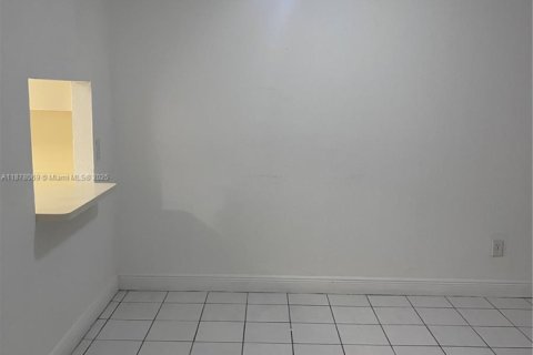 Copropriété à louer à Miami, Floride: 2 chambres, 86.4 m2 № 1923114 - photo 22