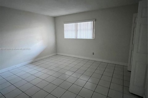 Copropriété à louer à Miami, Floride: 2 chambres, 86.4 m2 № 1923114 - photo 14