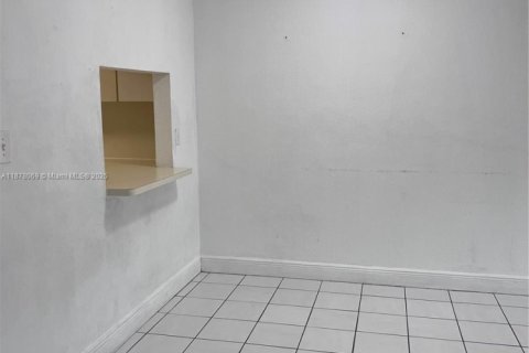 Copropriété à louer à Miami, Floride: 2 chambres, 86.4 m2 № 1923114 - photo 9
