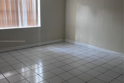 Copropriété à louer à Miami, Floride: 2 chambres, 86.4 m2 № 1923114 - photo 10