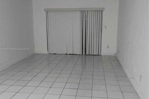 Copropriété à louer à Miami, Floride: 2 chambres, 86.4 m2 № 1923114 - photo 23