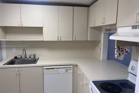 Copropriété à louer à Miami, Floride: 2 chambres, 86.4 m2 № 1923114 - photo 19