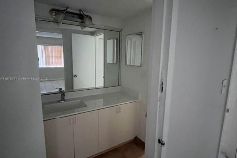 Copropriété à louer à Miami, Floride: 2 chambres, 86.4 m2 № 1923114 - photo 12