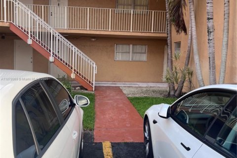 Copropriété à louer à Miami, Floride: 2 chambres, 86.4 m2 № 1923114 - photo 2