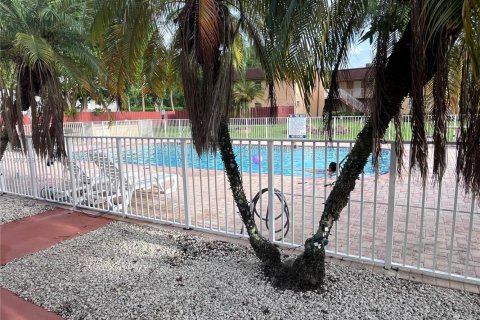 Copropriété à louer à Miami, Floride: 2 chambres, 86.4 m2 № 1923114 - photo 8