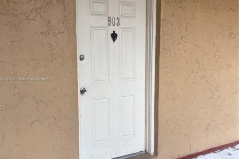 Copropriété à louer à Miami, Floride: 2 chambres, 86.4 m2 № 1923114 - photo 4
