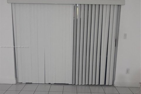 Copropriété à louer à Miami, Floride: 2 chambres, 86.4 m2 № 1923114 - photo 6