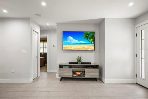 House in Dunedin, Florida 3 bedrooms, 115.94 sq.m. № 1737344 - photo 7