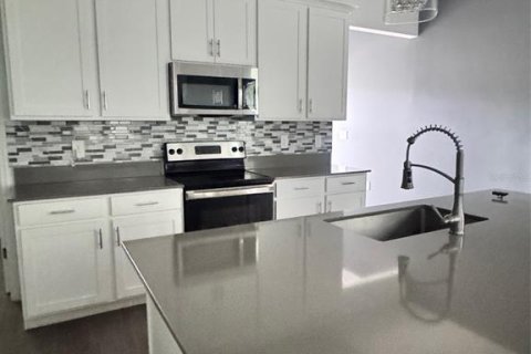 House in Kissimmee, Florida 3 bedrooms, 167.41 sq.m. № 2123554 - photo 9