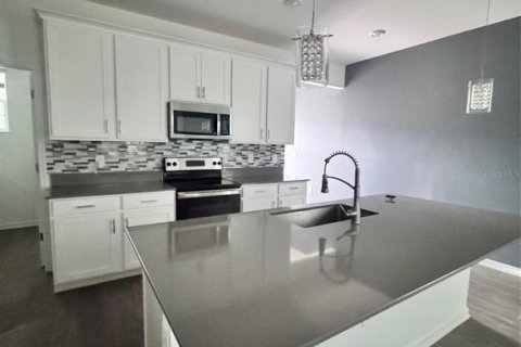 House in Kissimmee, Florida 3 bedrooms, 167.41 sq.m. № 2123554 - photo 17