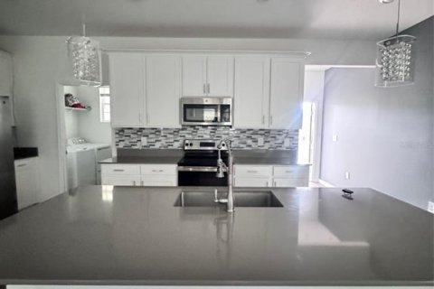 House in Kissimmee, Florida 3 bedrooms, 167.41 sq.m. № 2123554 - photo 14