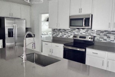 House in Kissimmee, Florida 3 bedrooms, 167.41 sq.m. № 2123554 - photo 6