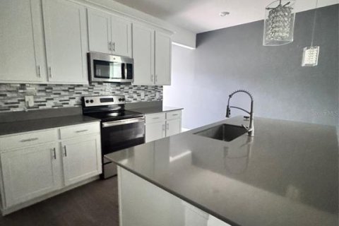 House in Kissimmee, Florida 3 bedrooms, 167.41 sq.m. № 2123554 - photo 18