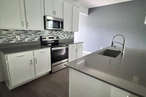House in Kissimmee, Florida 3 bedrooms, 167.41 sq.m. № 2123554 - photo 16