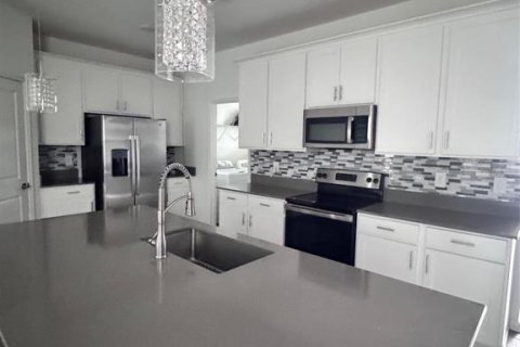 House in Kissimmee, Florida 3 bedrooms, 167.41 sq.m. № 2123554 - photo 11