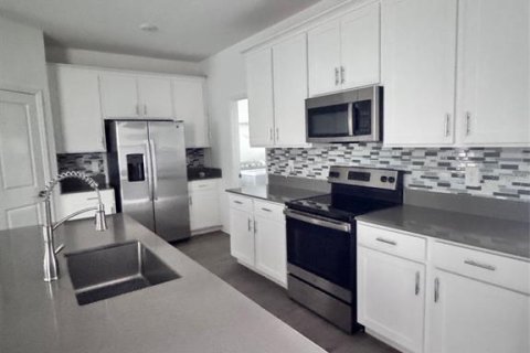 House in Kissimmee, Florida 3 bedrooms, 167.41 sq.m. № 2123554 - photo 8