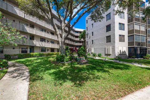Condo in Pembroke Pines, Florida, 1 bedroom  № 1863485 - photo 24