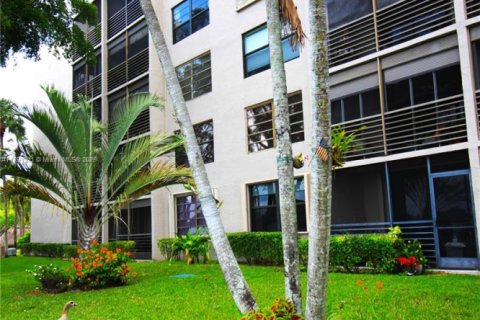 Condo in Pembroke Pines, Florida, 1 bedroom  № 1863485 - photo 27