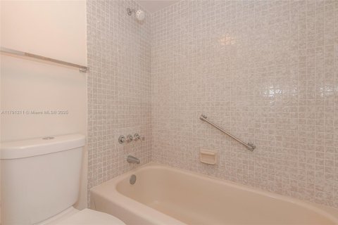 Condo in Pembroke Pines, Florida, 1 bedroom  № 1863485 - photo 18