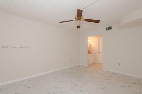Condo in Pembroke Pines, Florida, 1 bedroom  № 1863485 - photo 16