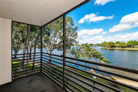 Condo in Pembroke Pines, Florida, 1 bedroom  № 1863485 - photo 20
