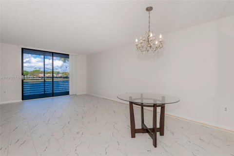 Condo in Pembroke Pines, Florida, 1 bedroom  № 1863485 - photo 3