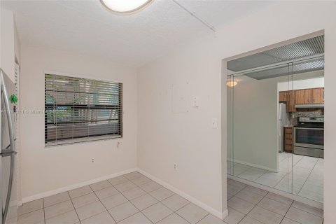 Condo in Pembroke Pines, Florida, 1 bedroom  № 1863485 - photo 11