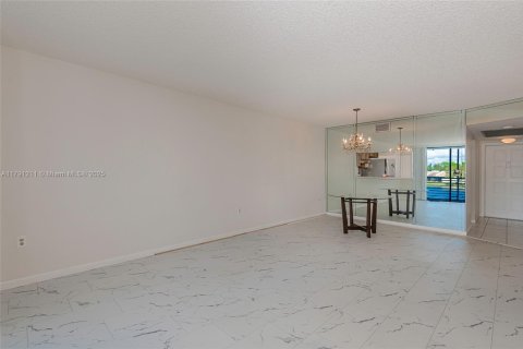 Condo in Pembroke Pines, Florida, 1 bedroom  № 1863485 - photo 4